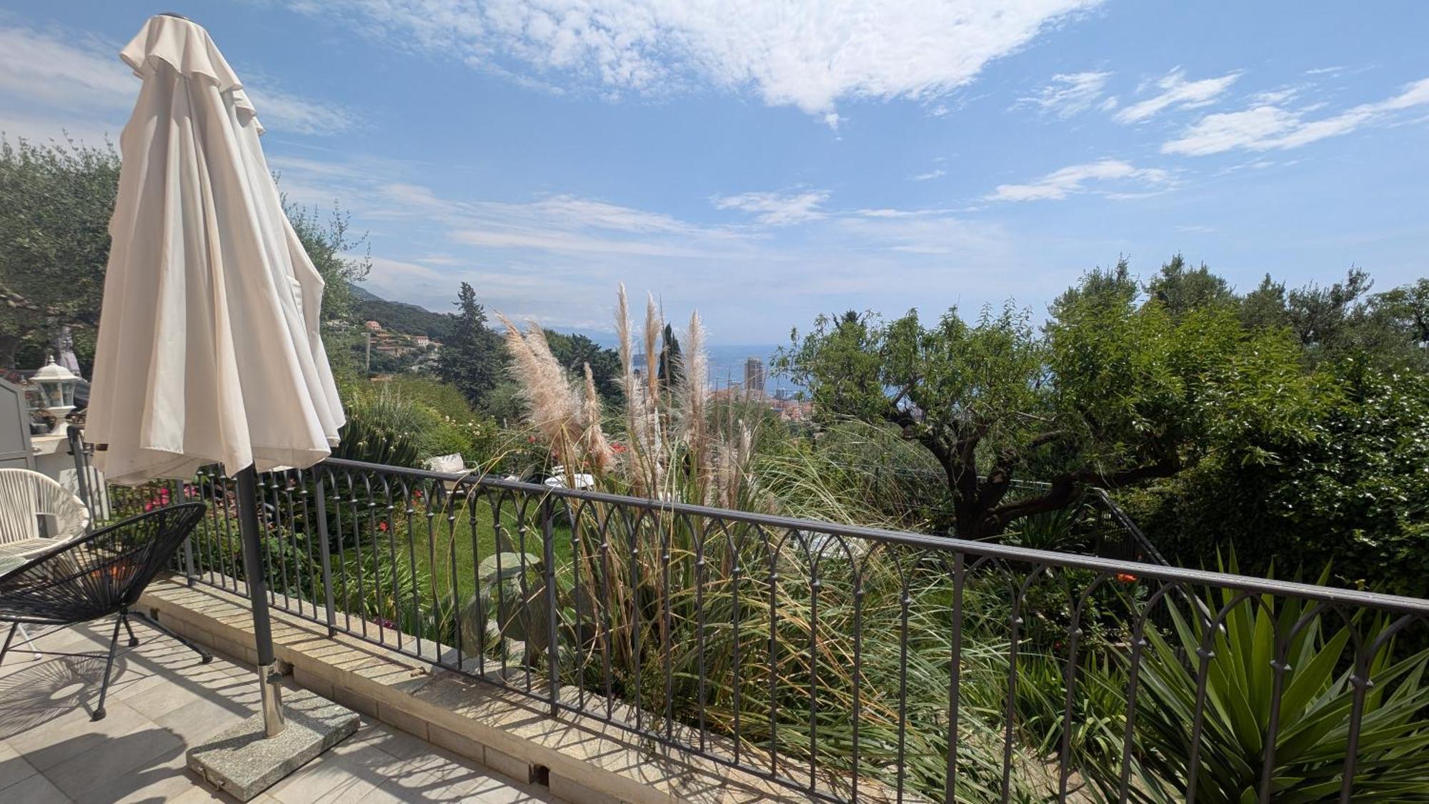 Le Mas D'Angeline, Vue Mer, Jardin Commun, Parking, Voiture Requise, 10 Min En Voiture De Monaco, Route Etroite, Pente Raide, Croisement Limite, Sea View, Shared Garden, Parking, Car Required, 10 Min Drive From Monaco, Narrow Steep Road, Limited Pass Beausoleil Exteriér fotografie